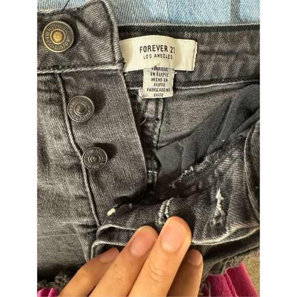Forever 21 black Jean shorts - Picture 4 of 9